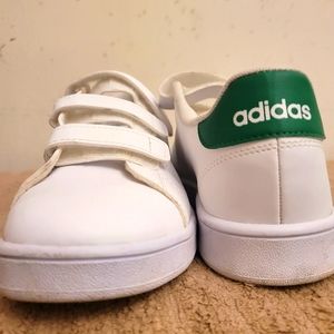 Adidas Unisex-Child Advantsge Tennis Shoe Size 3